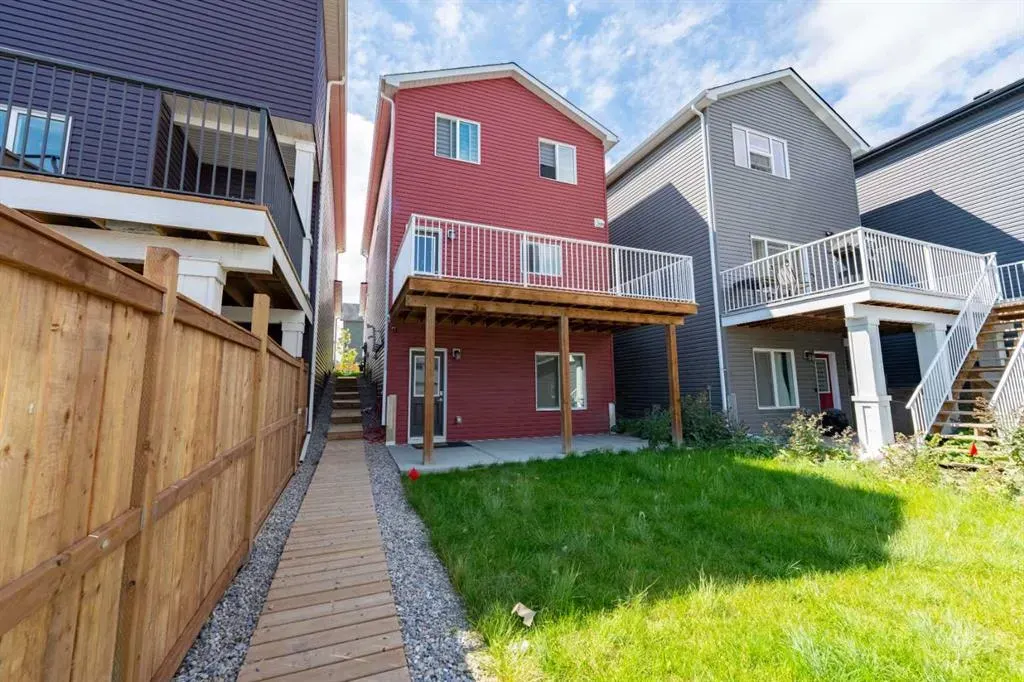 28 Sage Hill Crescent NW