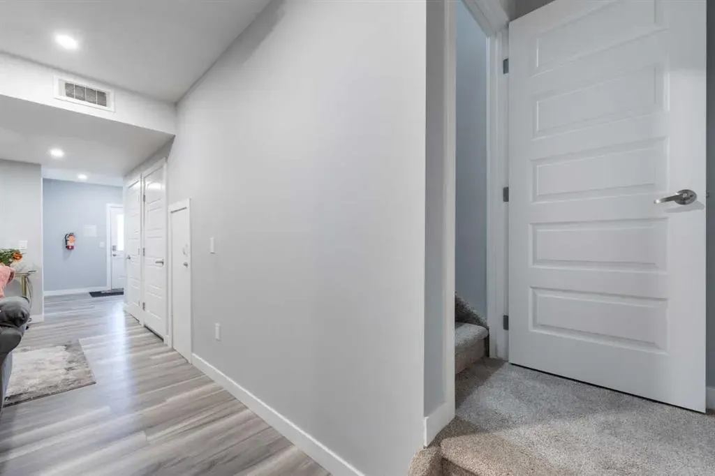 28 Sage Hill Crescent NW