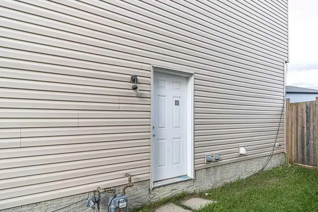 98 Tarawood Lane NE