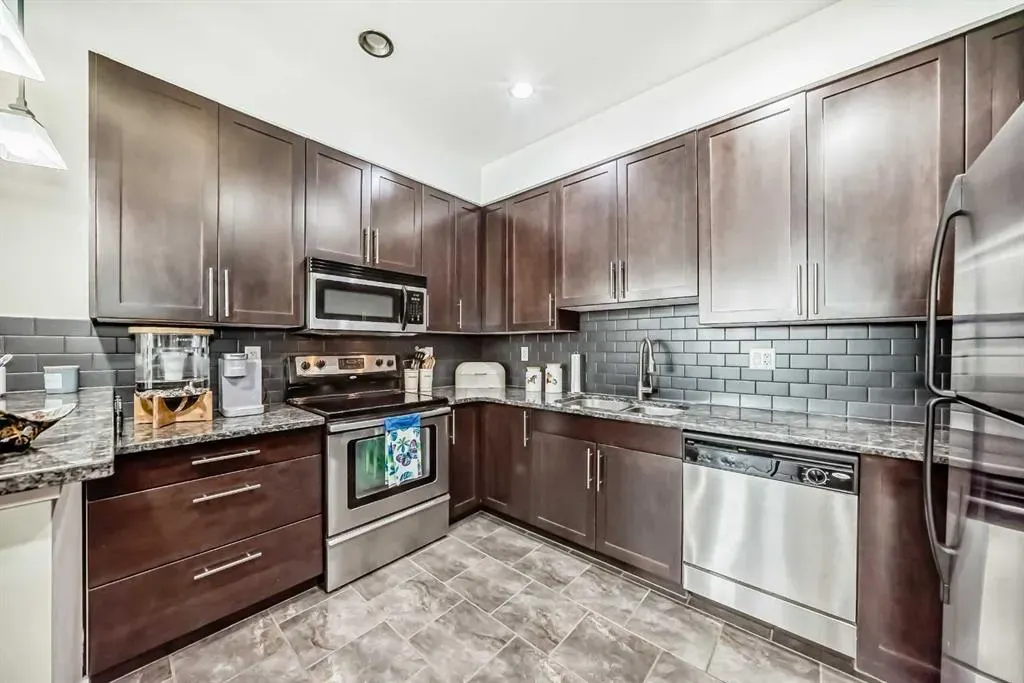 1005B Westmount Drive, #314