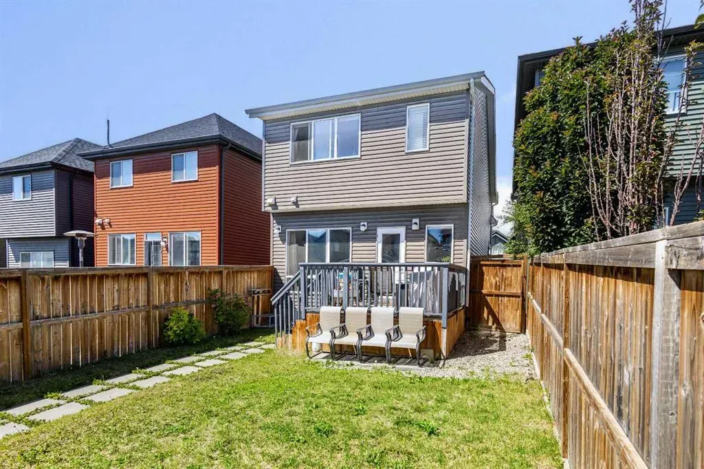 90 Evansridge Crescent NW
