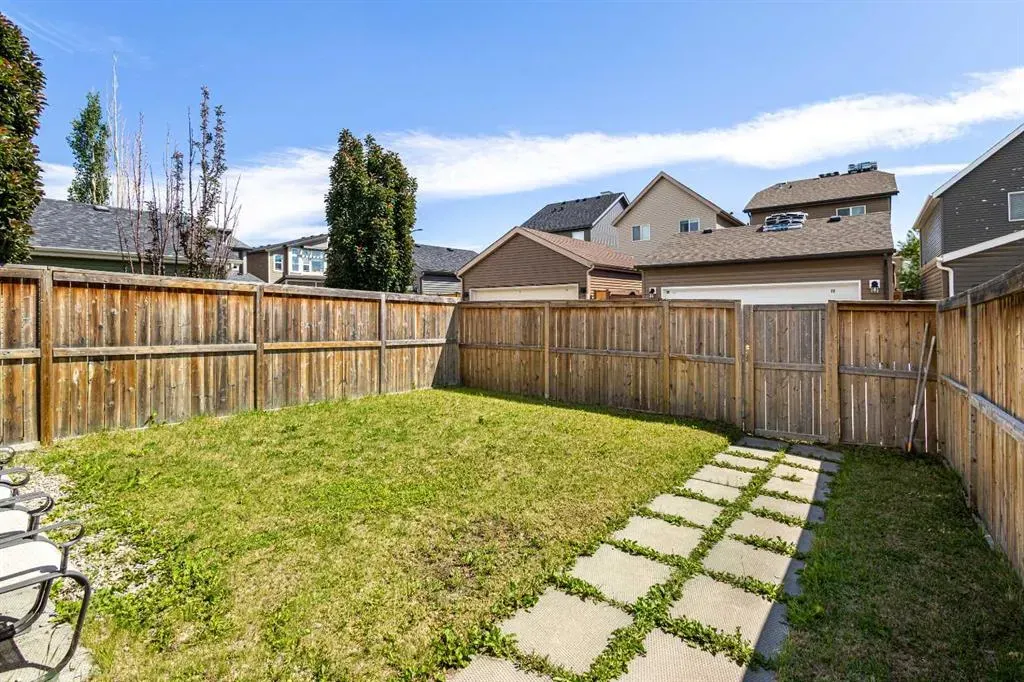 90 Evansridge Crescent NW