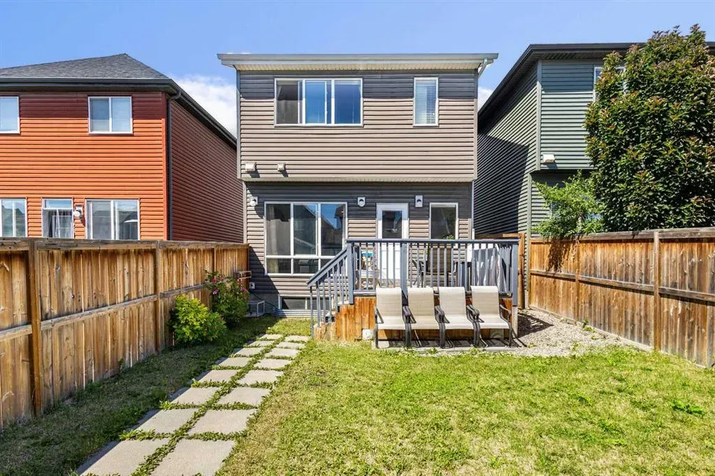 90 Evansridge Crescent NW