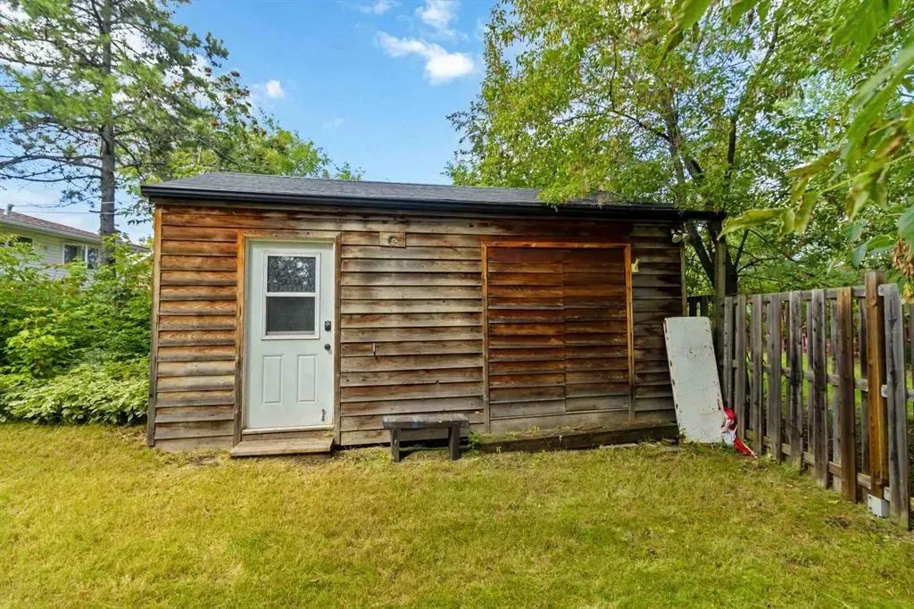 106 Hilltop Crescent