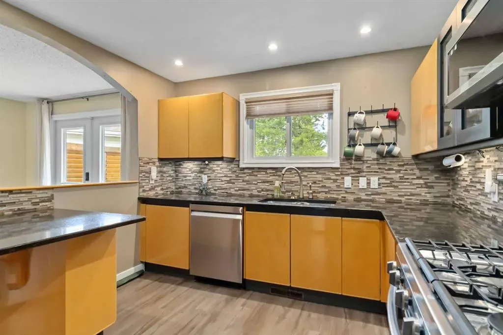 106 Hilltop Crescent