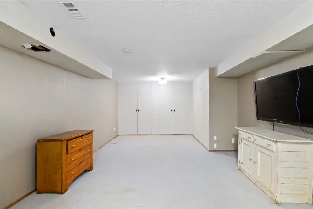 106 Hilltop Crescent