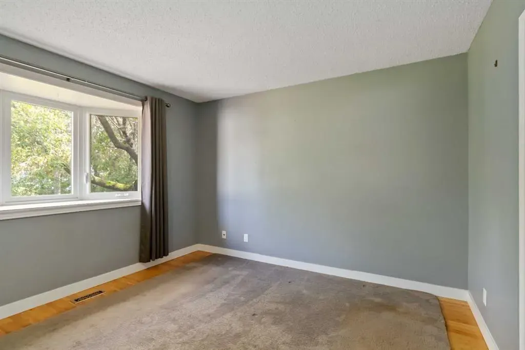 106 Hilltop Crescent
