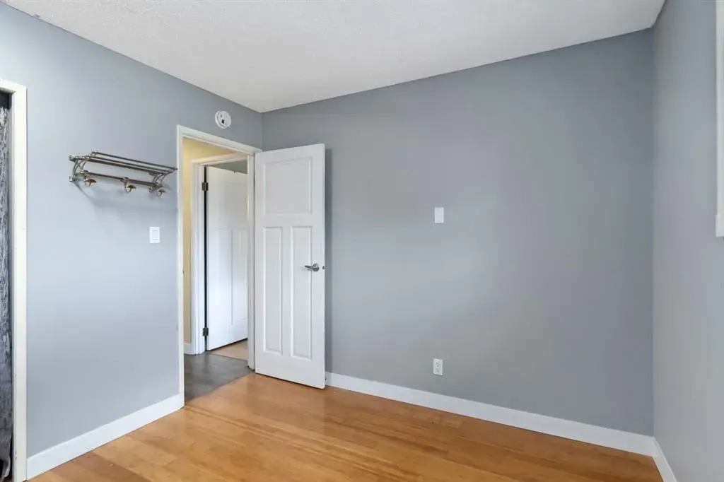 106 Hilltop Crescent