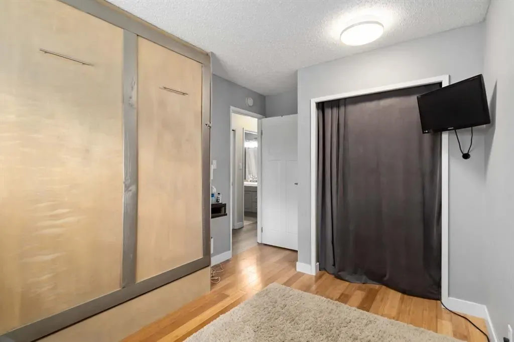 106 Hilltop Crescent
