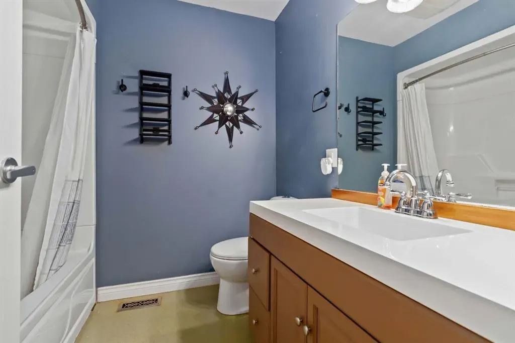 106 Hilltop Crescent
