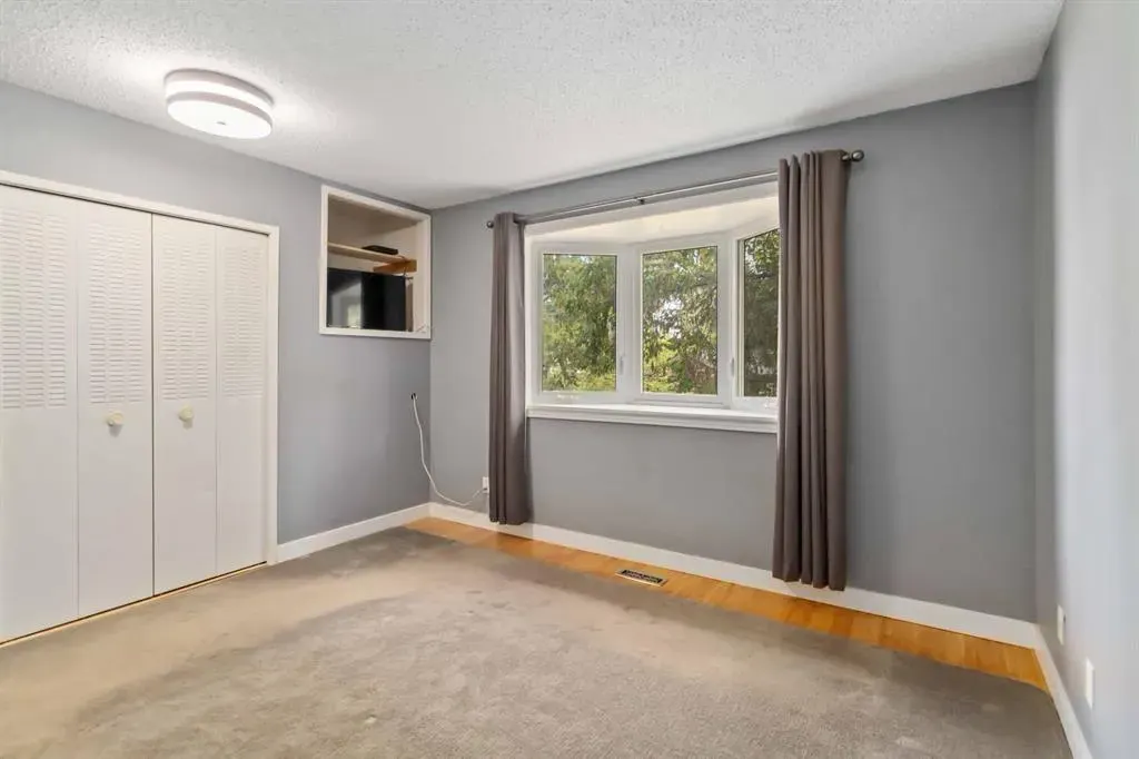 106 Hilltop Crescent