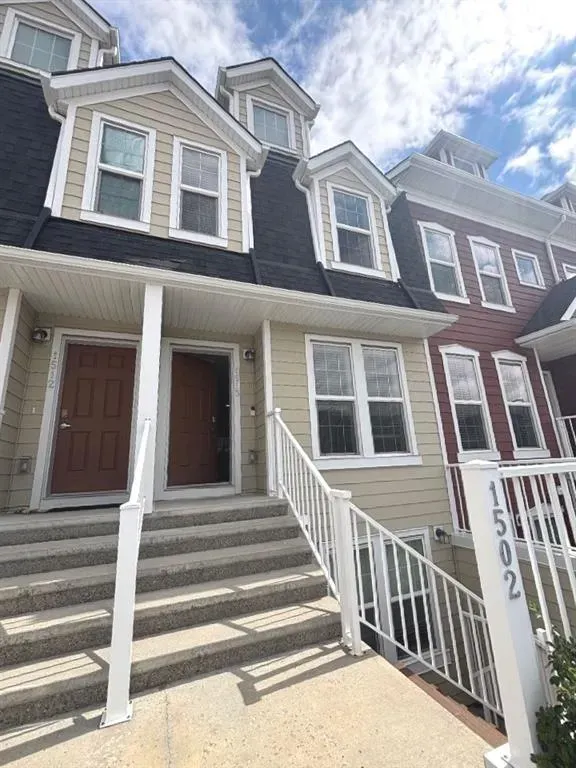 2400 Ravenswood View SE, #1513
