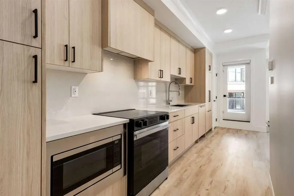330 Dieppe Drive SW, #117