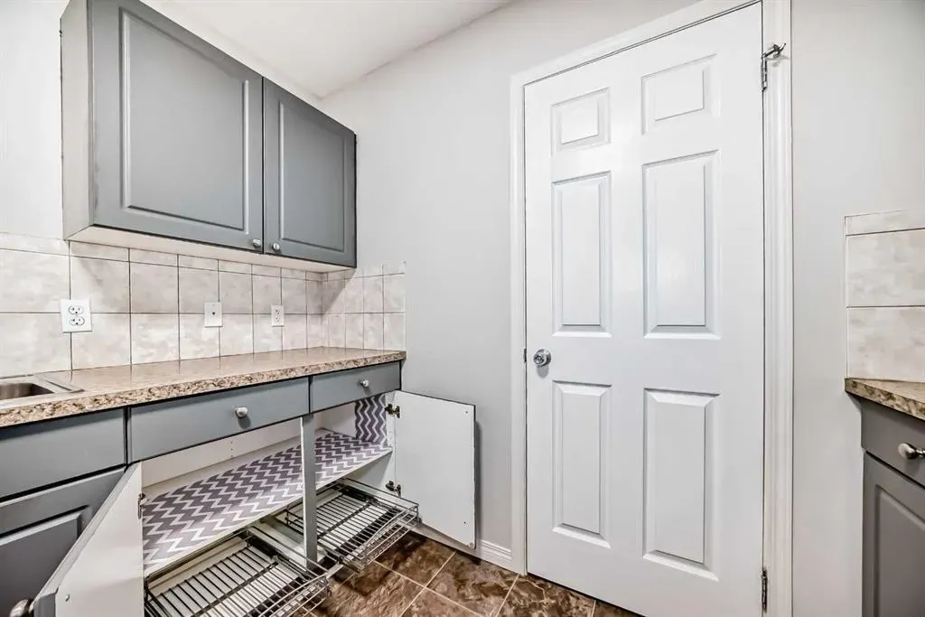 1010 Railway Street, #312