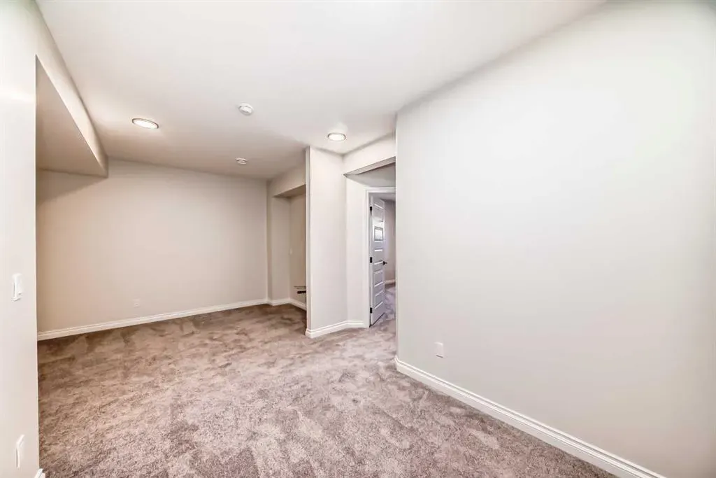 375 Homestead Grove NE