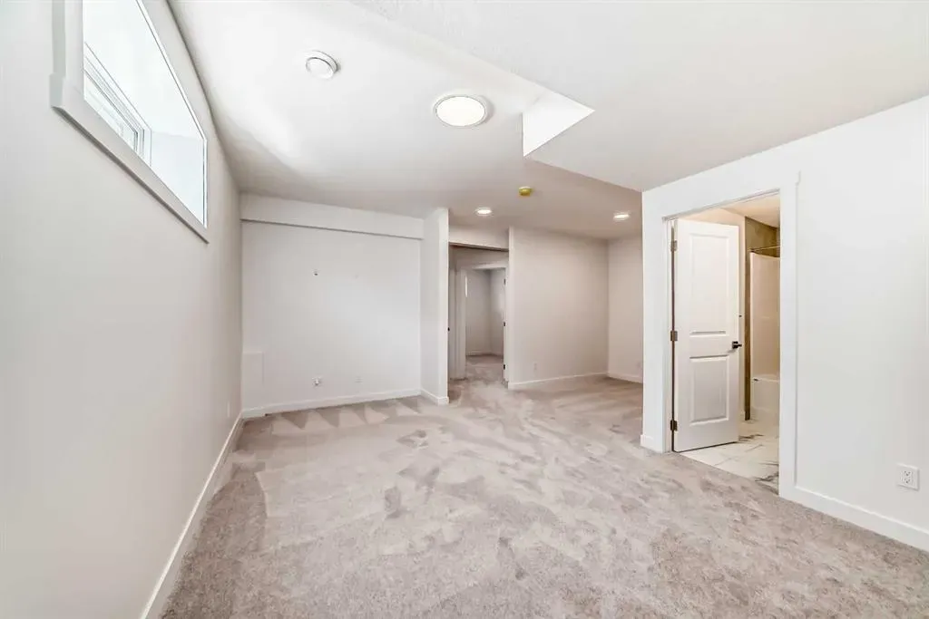 367 Homestead Grove NE