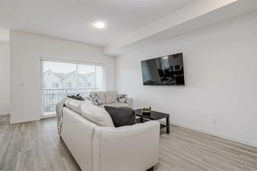 25 South Point Manor SW