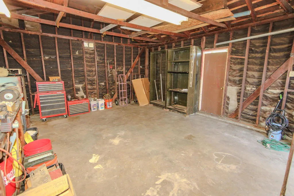 945 W J Street