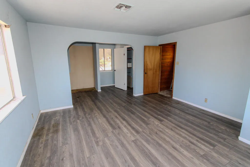 945 W J Street