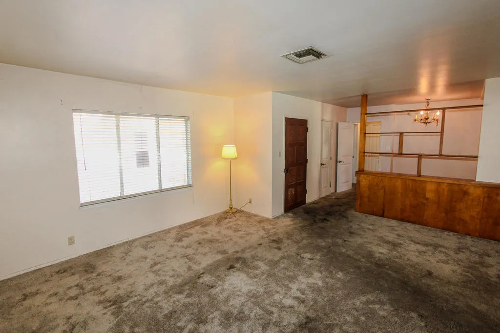 945 W J Street