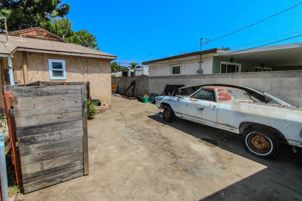 945 W J Street