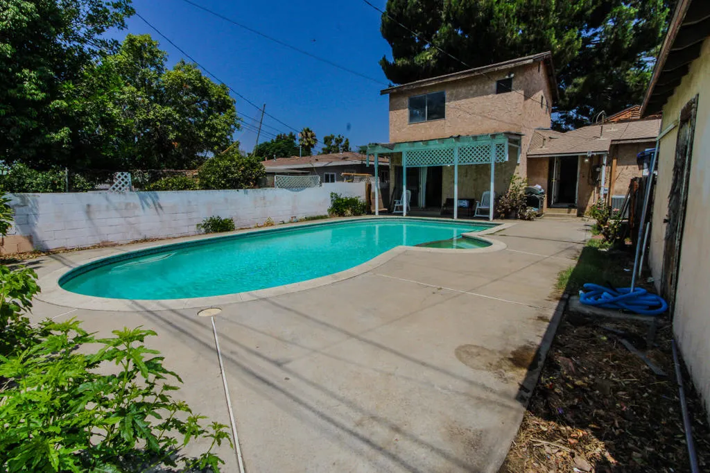 945 W J Street