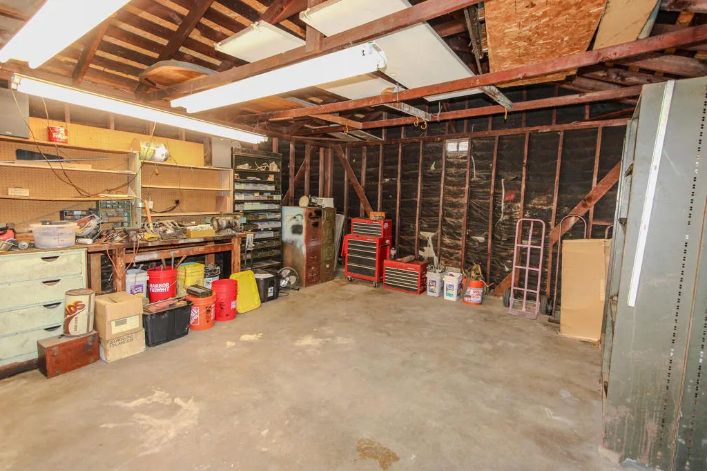 945 W J Street