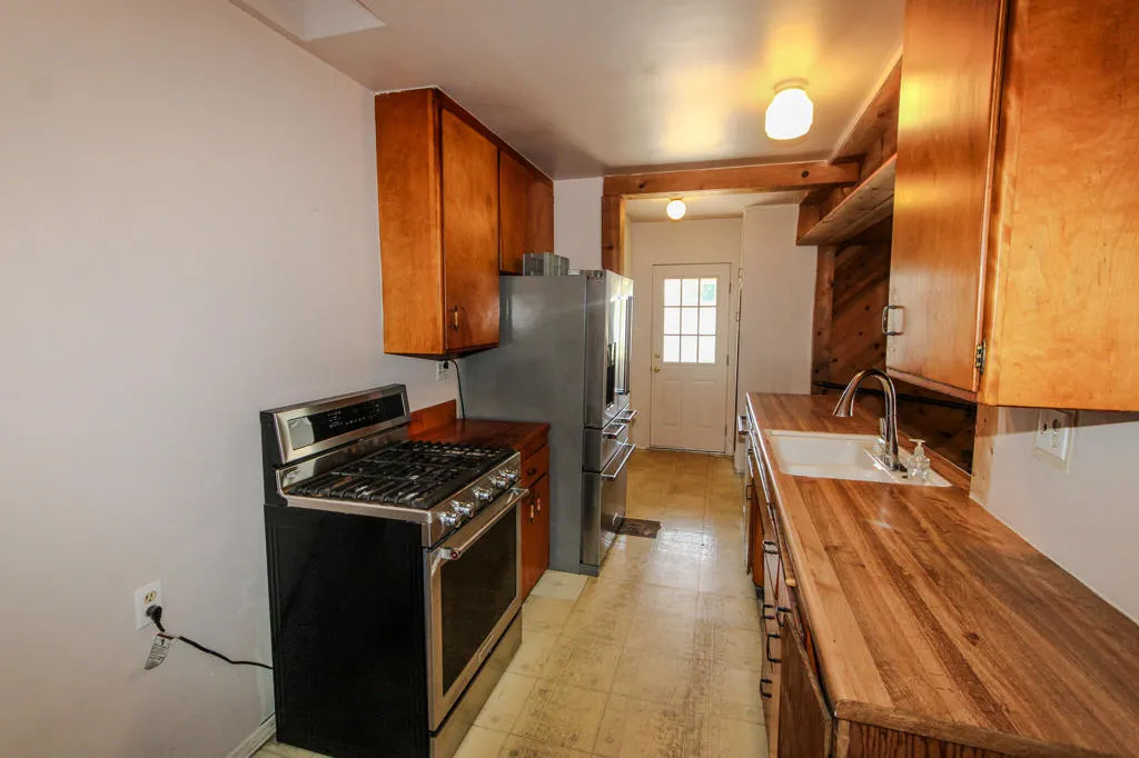 945 W J Street