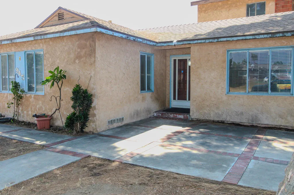 945 W J Street