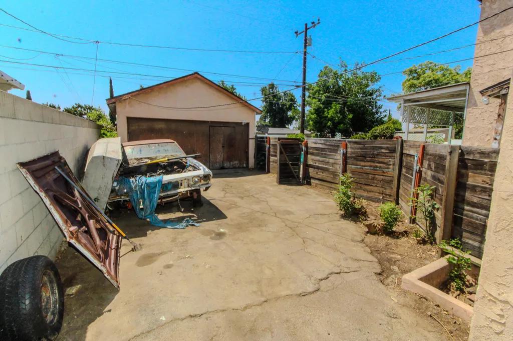 945 W J Street