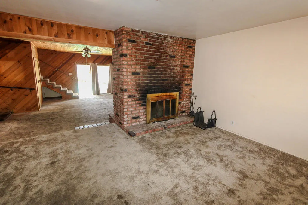 945 W J Street