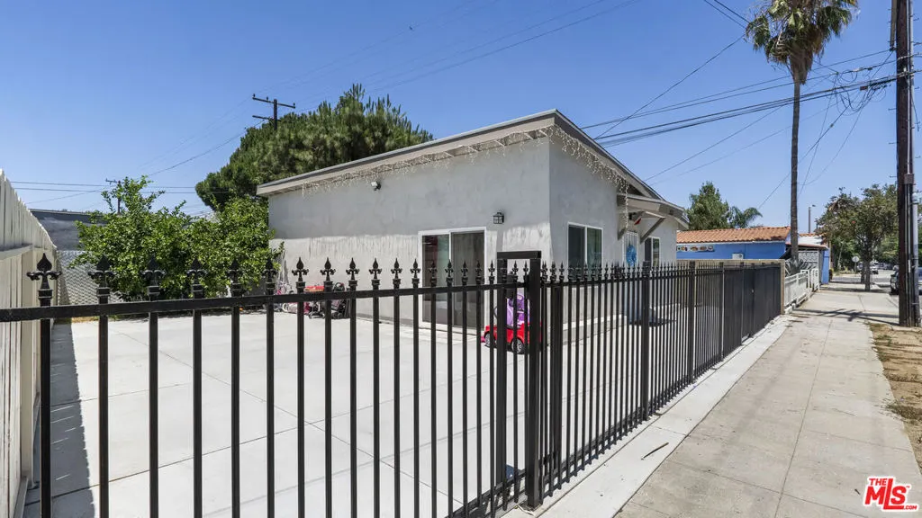 891 E 6th Street