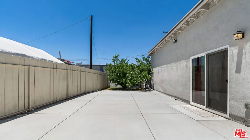 891 E 6th Street