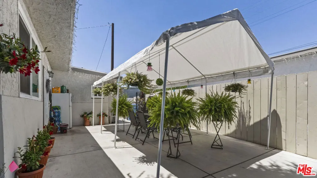 891 E 6th Street