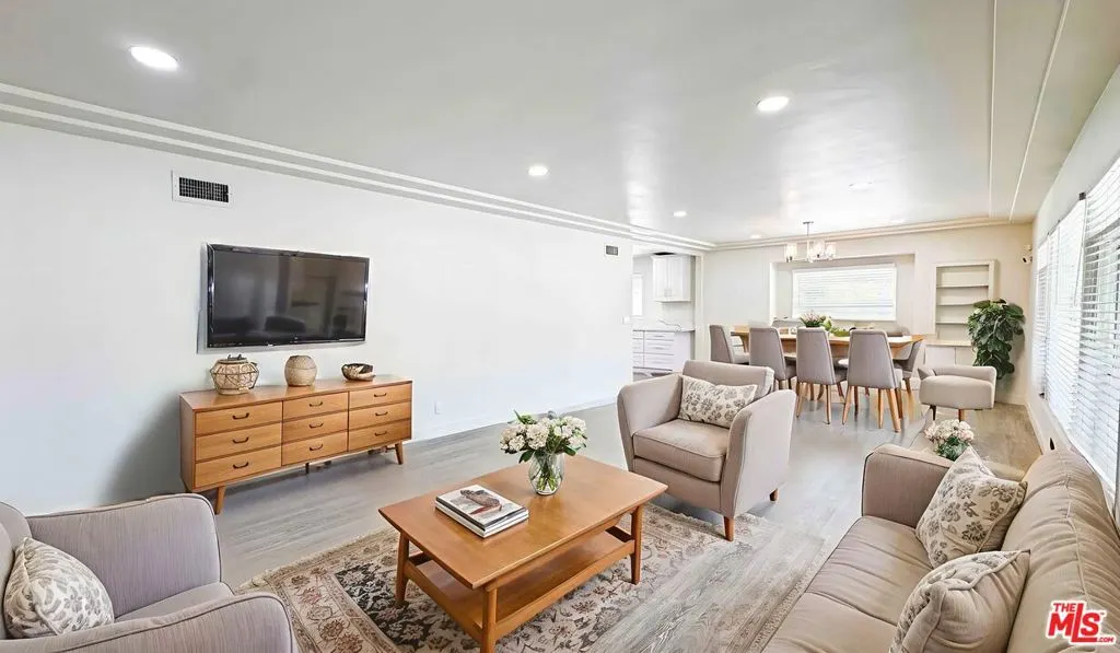 565 W El Morado Court
