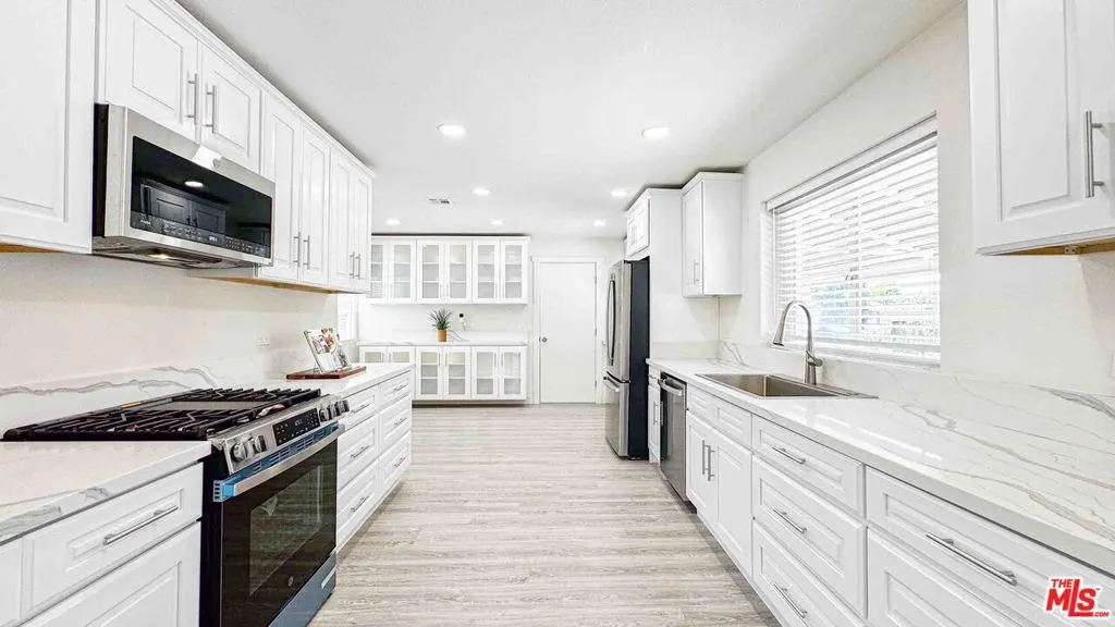 565 W El Morado Court