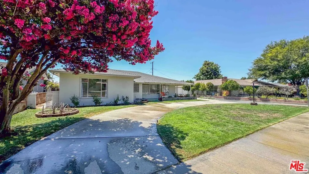 565 W El Morado Court
