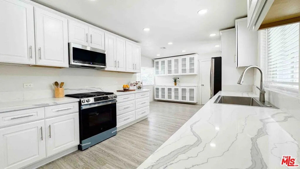565 W El Morado Court