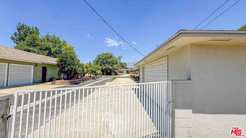 565 W El Morado Court