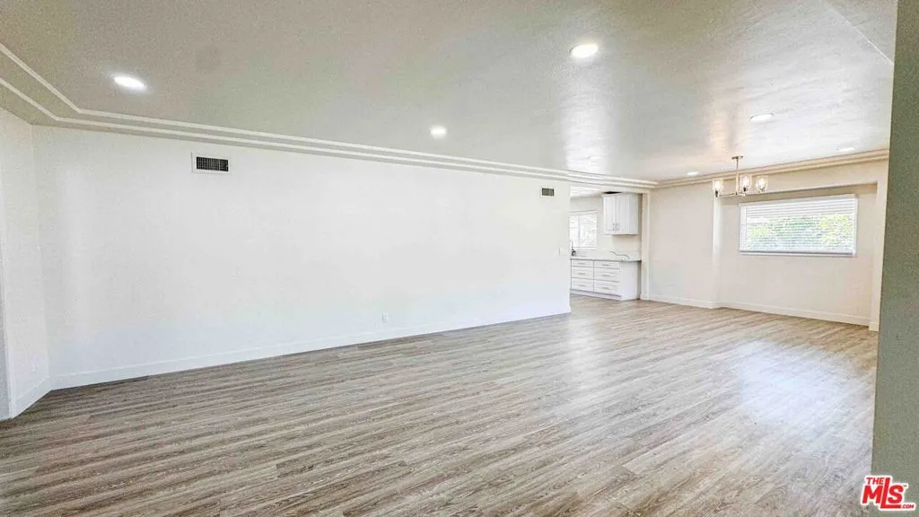 565 W El Morado Court