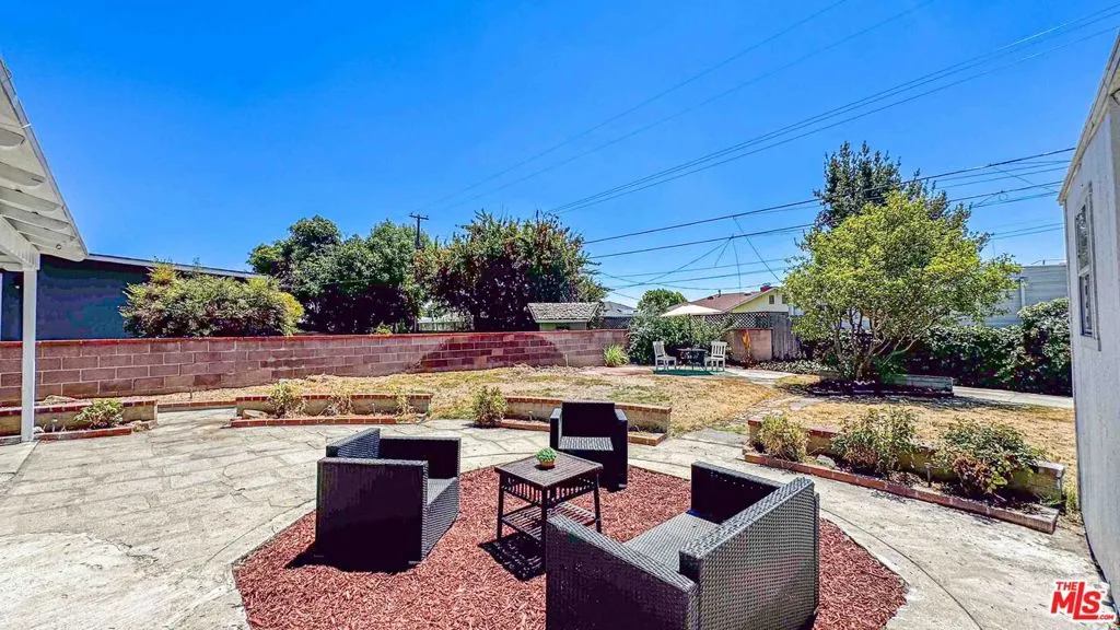 565 W El Morado Court