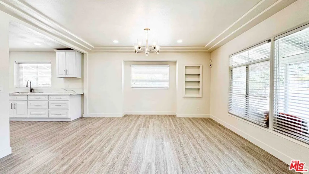 565 W El Morado Court