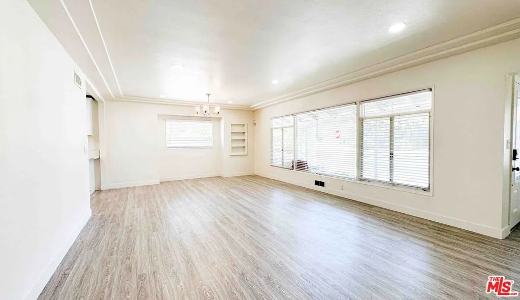 565 W El Morado Court