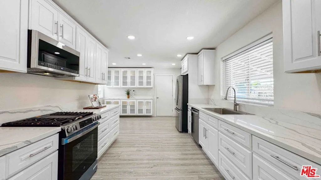 565 W El Morado Court