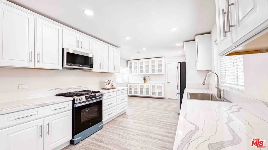 565 W El Morado Court