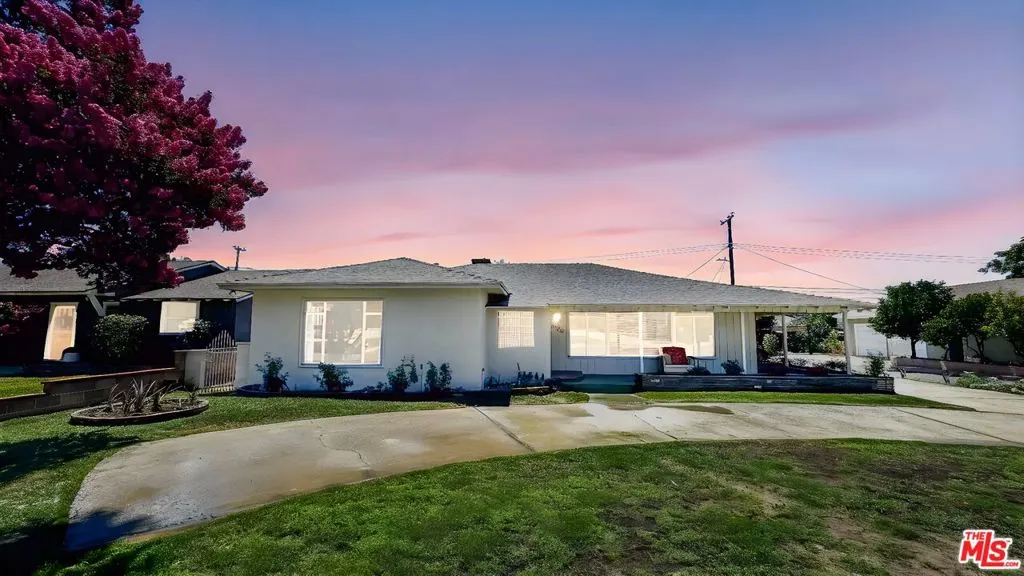 565 W El Morado Court