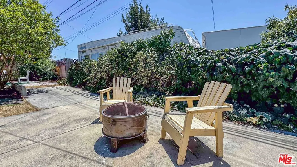 565 W El Morado Court