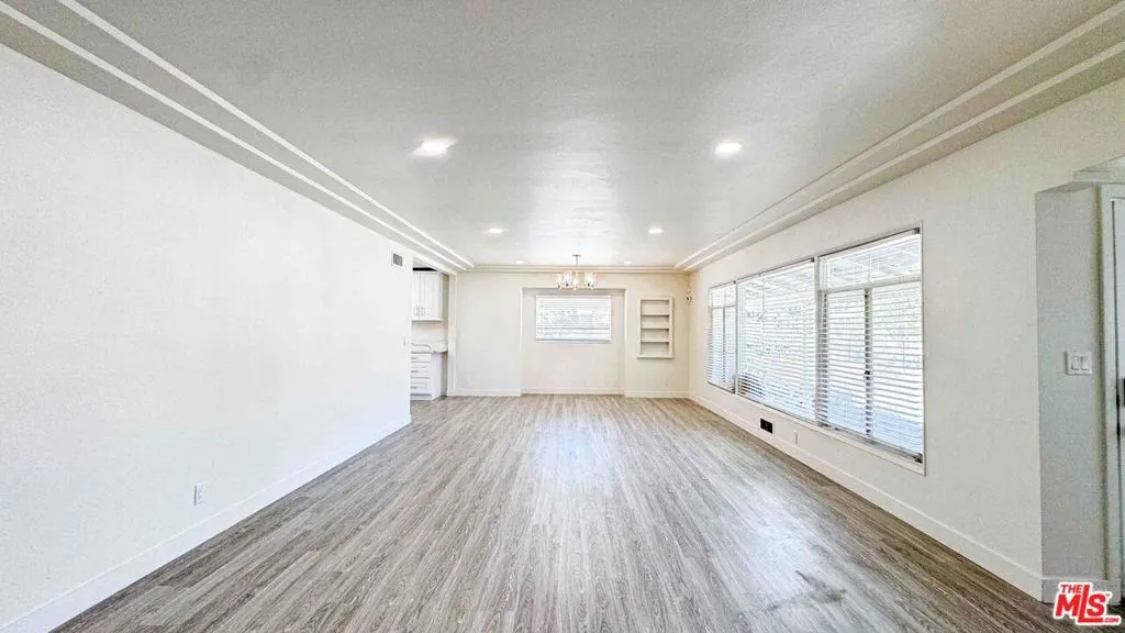 565 W El Morado Court