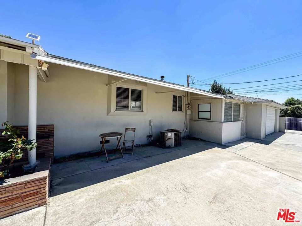 565 W El Morado Court