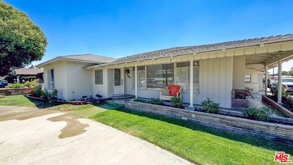 565 W El Morado Court